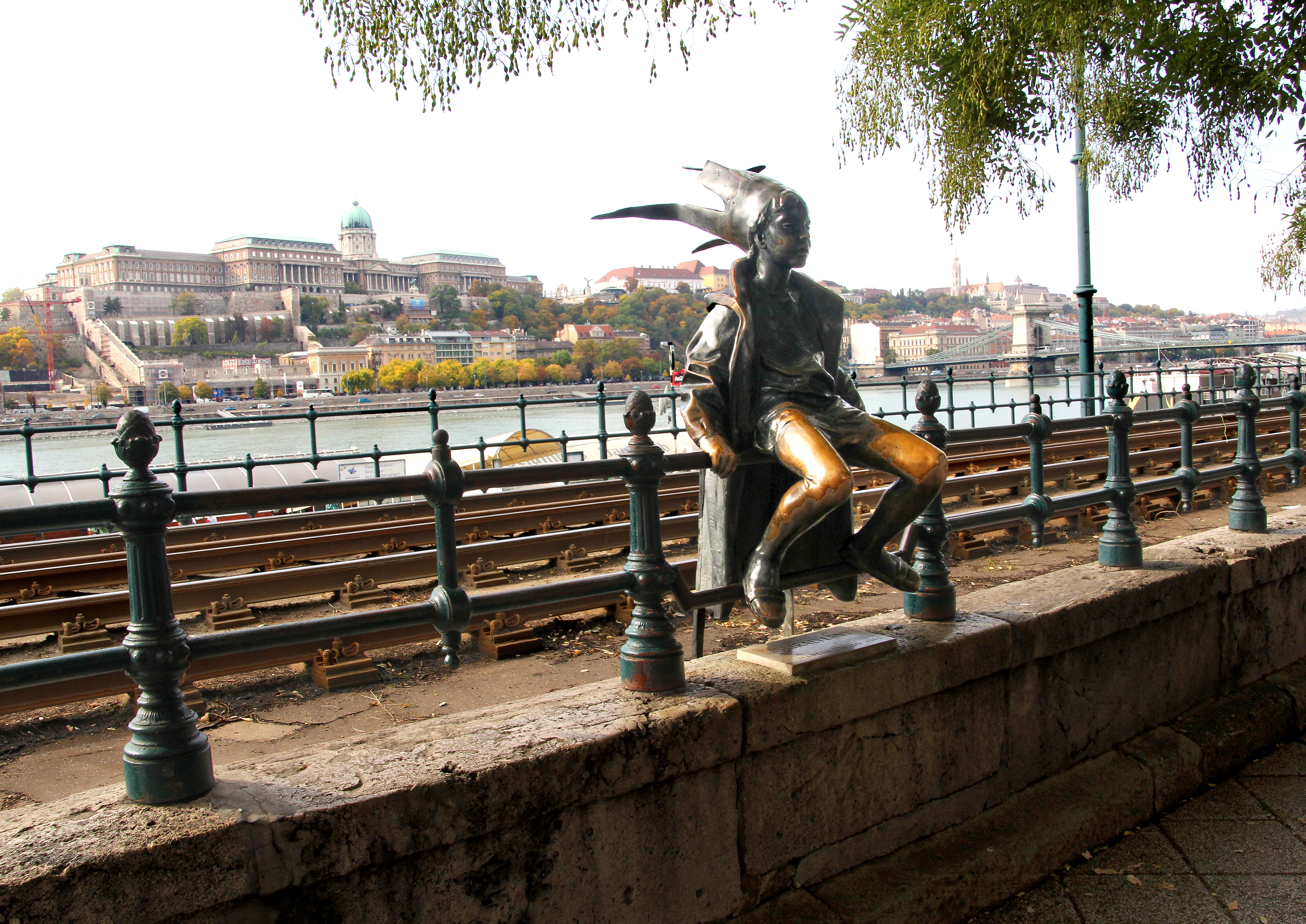 Kiskirálylány Szobor Budapest 2013